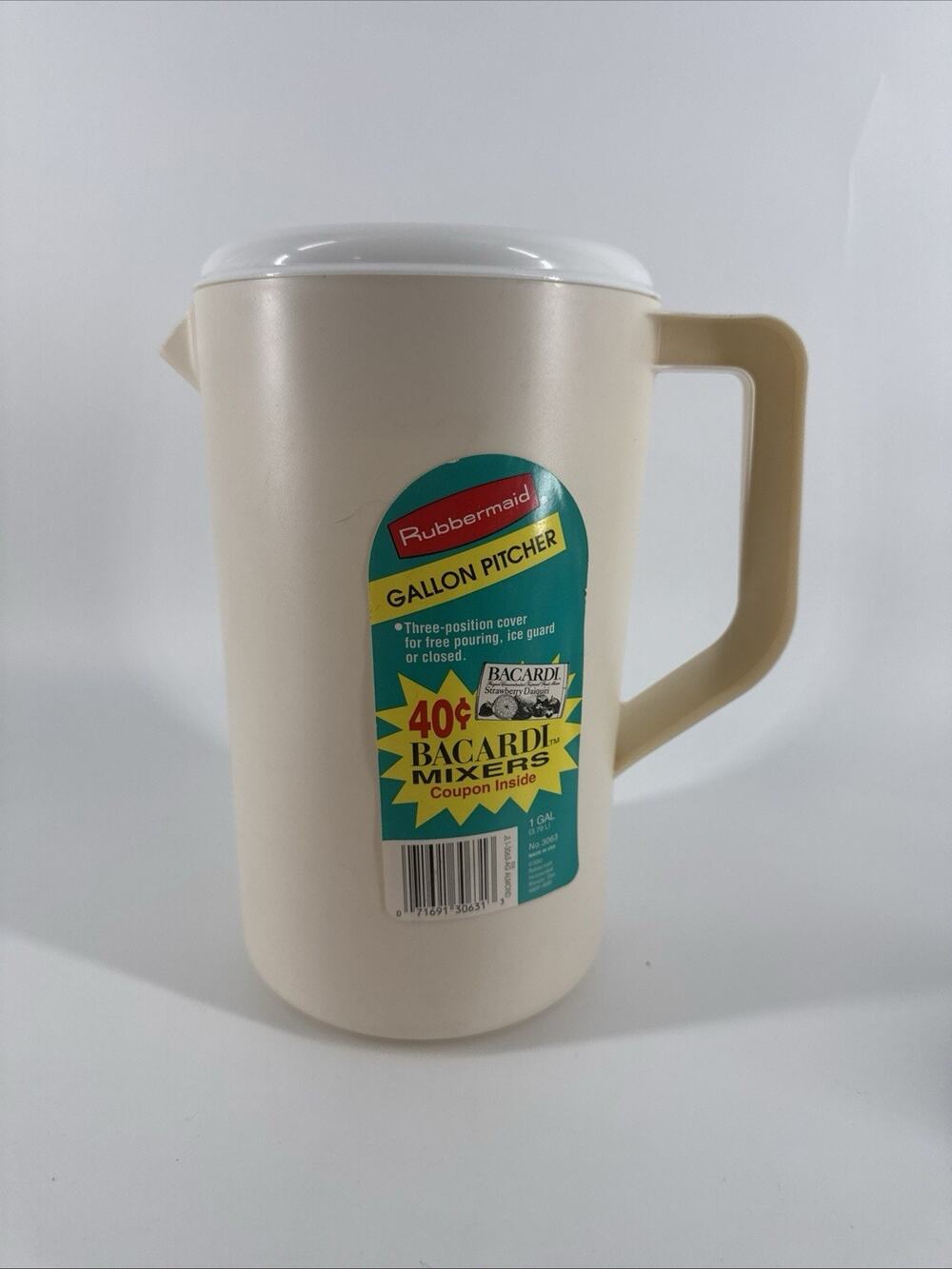 Rubbermaid 1993 Pitcher ONE GALLON Almond Tan/Beige with Lid #2718 NEW